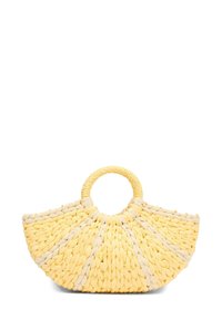 Borsa in paglia intrecciata gialla a forma di ventaglio, con manico rotondo e motivi a colori alternati in tonalità più chiare e più scure.