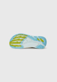 Semelle de basket de course en bleu clair et vert. Comprend un motif texturé pour l'adhérence avec des rainures et des découpes pour la flexibilité.