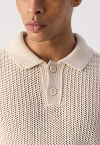 Thumbnail Image 9