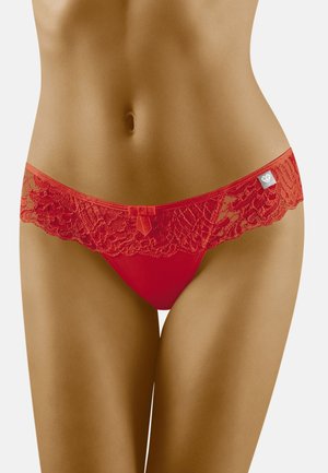 Rode kanten slips met een doorzichtige kanten tailleband met bloemenpatronen, een centrale strikaccent en een glad, ondoorzichtig stoffen lichaam.