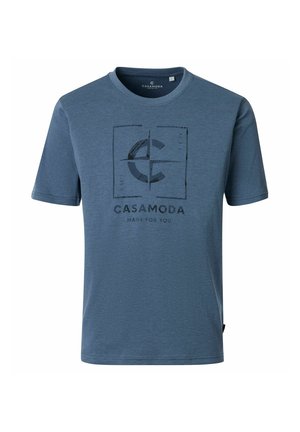 Blaues T-Shirt mit kurzen Ärmeln und Rundhalsausschnitt mit schwarzem quadratischem Logo und "CASAMODA MADE FOR YOU" Text auf der Vorderseite.