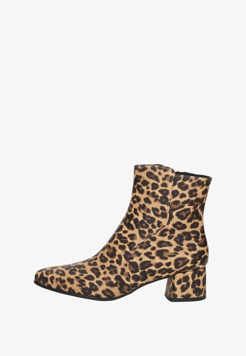 Bottes à cheville en imprimé léopard avec un talon bloc, présentant un design à bout pointu et un matériau supérieur lisse.