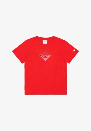 Camiseta de algodón roja con mangas cortas, que presenta un gráfico de logo en blanco y negro en el centro. Cuello redondo clásico, textura suave, diseño sencillo.