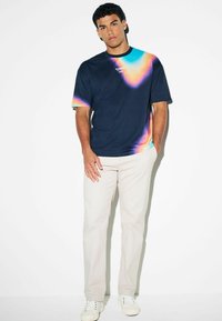 Next DIP DYE GRAPHIC - Apdrukāts T-krekls - black
