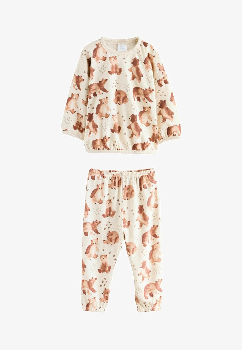 Kremowe pajacyki dla niemowląt z długimi rękawami i spodniami, ozdobione różnymi ilustracjami brązowych niedźwiadków w różnych pozach.