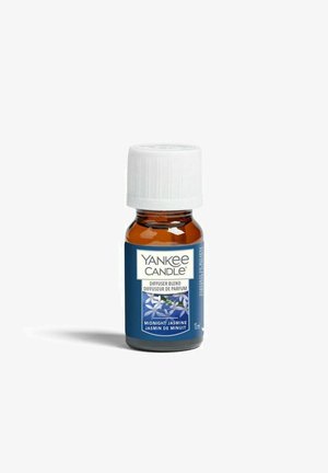 Yankee Candle Midnight Jasmine diffuserblend in een amberkleurig flesje van 10 ml met witte dop en blauw etiket met jasmijnbloemen.