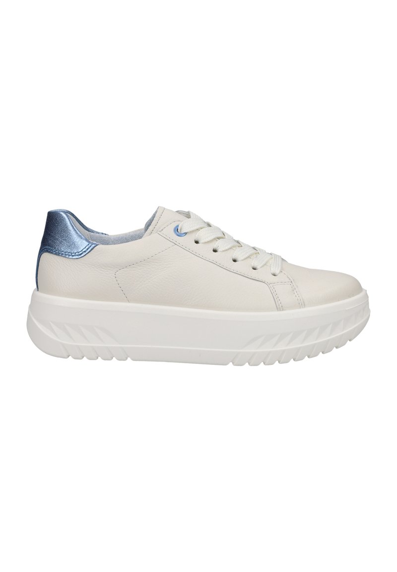 Sneaker bianche in pelle con superficie testurizzata, dotate di un accento metallic blu sul tallone, punta rotonda e una spessa suola in gomma bianca.