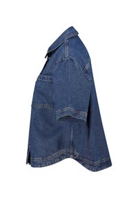 Giacca in denim, maniche corte, colore azzurro chiaro, vestibilità oversize, tasche frontali, cuciture in evidenza e colletto classico.