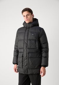 Calvin Klein LONG HOODED QUILT PUFFER - Zimska jakna - black