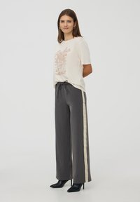 Terranova DRAWSTRING WITH STRIPES - Pantaloni - grigio melange