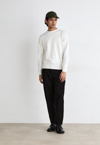 BOSS PACAS - Vesta - white