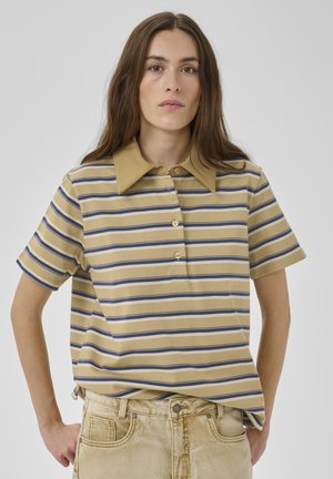 Kurzärmliges Polohemd in Beige mit navyblauen und cremefarbenen horizontalen Streifen, mit kontrastierendem Kragen und drei Knöpfen am Ausschnitt.