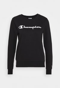Sudadera negra de tela suave con cuello redondo. Presenta el logo blanco "Champion" en el pecho y puños acanalados.