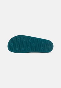 adidas Originals ADILETTE UNISEX - Bazénové šmýkačky - legacy teal/off-white/legacy teal
