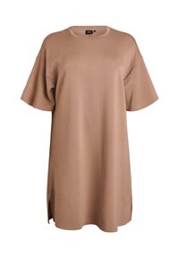 Brun oversized t-shirt kjole lavet af blødt stof, med korte ærmer, en rund halsudskæring og sideskafter for bedre bevægelsesfrihed.