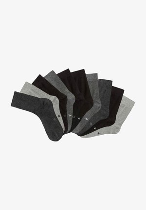 Zehn Paar Kniestrümpfe in verschiedenen Grautönen und Schwarz, aus einem weichen Material gefertigt, mit einfachen Mustern auf den Zehen.