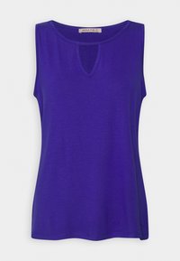 Top roxo sem mangas feito de tecido macio, com decote redondo e um pequeno detalhe em forma de chave na parte da frente, apresentando um corte descontraído.