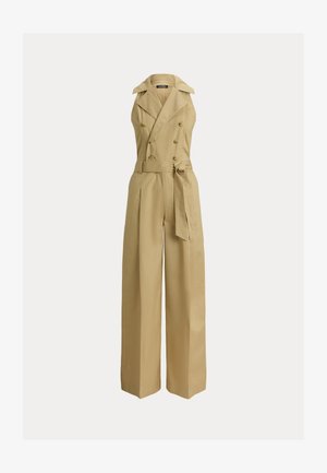 Μπεζ ολόσωμη φόρμα με φαρδύ παντελόνι, διπλό κούμπωμα, μεγάλα πέτα και ζώνη στη μέση. Κατασκευασμένη από ένα ομαλό, δομημένο ύφασμα.