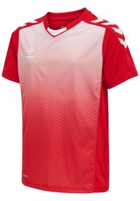Rotes Sporttrikot mit einem Verlauf von Hellrot zu Dunkelrot, kurzen Ärmeln, V-Ausschnitt, weißen Details an den Schultern und einem Logo auf der Brust.