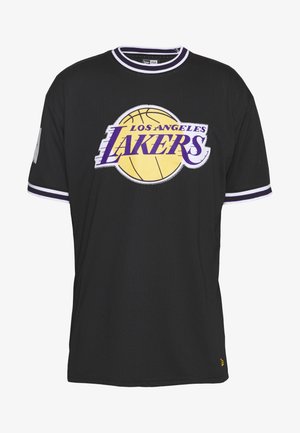 Černý síťovaný basketbalový dres s logem "Los Angeles Lakers" v purpurové a žluté barvě. Hladký límec s bílými a purpurovými pruhy.