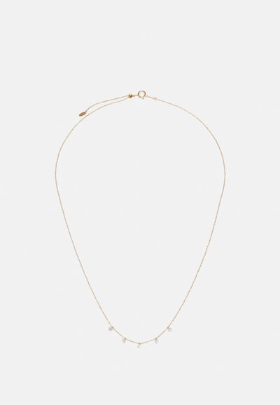 Χρυσή αλυσίδα κολιέ με πέντε μικρές, διάφανες κρυστάλλινες αλυσίδες τοποθετημένες ομοιόμορφα κατά μήκος της. Διαθέτει κλείσιμο με κούμπωμα χταποδιού.