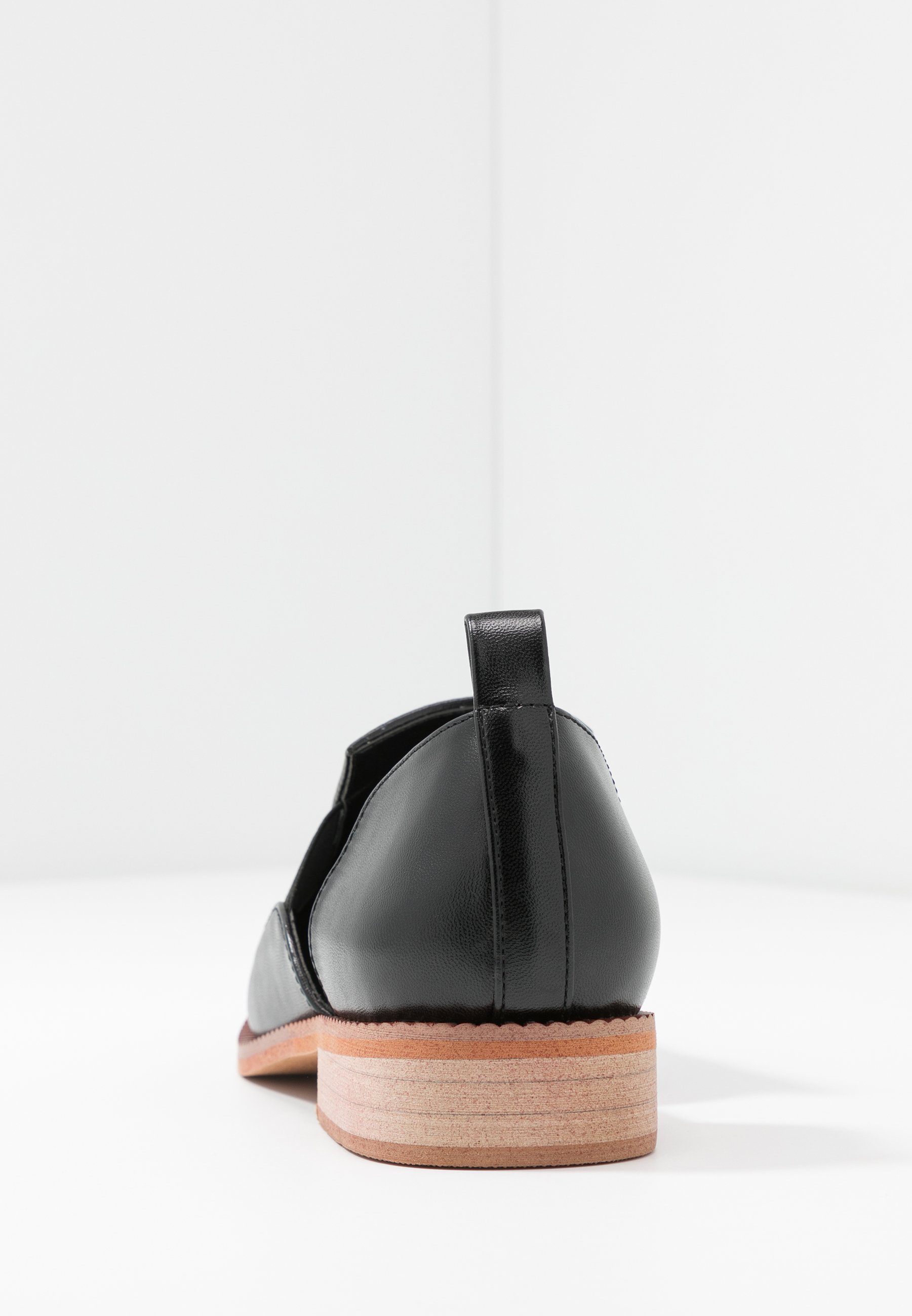 Matt & Nat VEGAN KIKO Slippers black Zalando.no Matt & Nat LOYAL DWELL Shoppingveske black Zalando.no