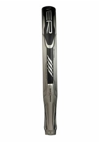 Zilveren en zwarte baseballbat met een gestroomlijnd ontwerp. Opvallende kenmerken zijn een textuur grip, branding en duidelijke reflecterende accenten.