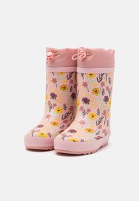 Růžové gumové dešťové boty s květinovým vzorem a žlutými, fialovými a zelenými akcenty. Nastavitelný vršek s tkaničkou. Texturované podrážky.