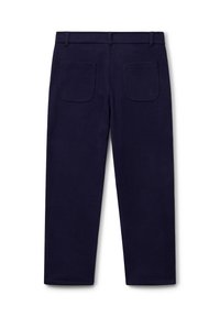 Pantalones azul marino con una textura suave, que cuentan con dos bolsillos traseros y un diseño de pierna recta, acabados con una cintura con trabillas para cinturón.