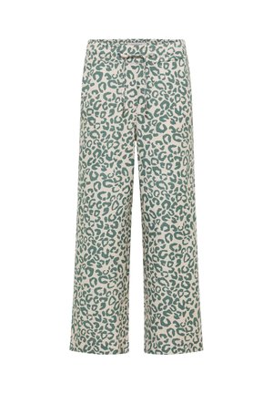 Pantalon à jambes larges avec motif léopard vert et ceinture en tissu assorti nouée à l'avant de la ceinture sur un fond clair.