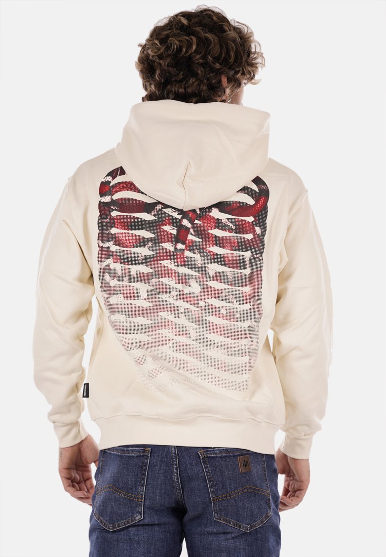 Felpa con cappuccio color crema con una grande grafica di un design in rosso e nero che riproduce una gabbia toracica sul retro. Tessuto morbido con una vestibilità rilassata.