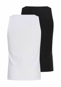 Δύο ριμπ, εφαρμοστά τοπ χωρίς τιράντες σε μαύρο και λευκό, με ευθείες λαιμοκοπές χωρίς ορατές τιράντες ή διακοσμήσεις.