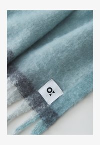 Unselected, glacier blue