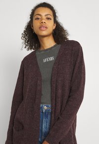 Vero Moda VMDOFFY LS LONG OPEN GA NOOS - Casaco de malha - port royale/black melange