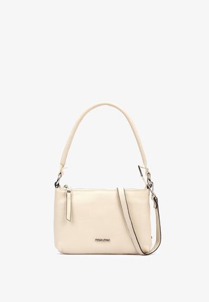 Sac à main en cuir couleur crème avec poignée supérieure et bandoulière amovible, arborant un petit logo argenté sur le devant.