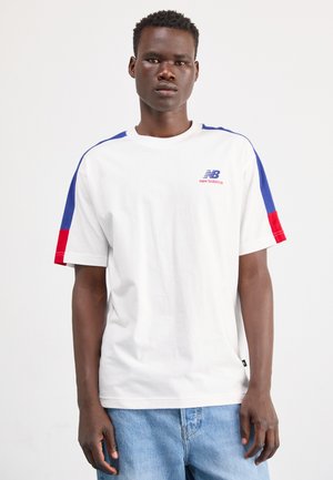 New Balance CLASSICS GRAPHIC - Camiseta estampada - white