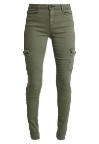 Pantalons cargo vert olive au fit slim, avec poches avant et latérales, fermeture à bouton et un tissu lisse légèrement texturé.