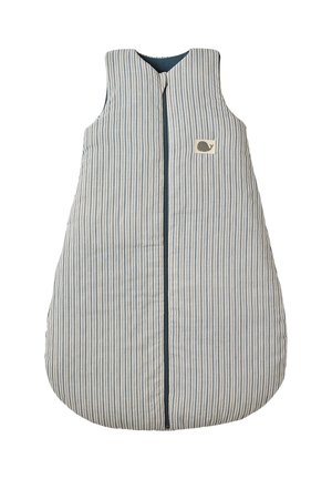 Ärmelloser Schlafsack aus gestreiftem Baumwollstoff, mit einem Reißverschluss vorne und einem Wal-Logo-Patch. Die Farben sind himmelblau und weiß.