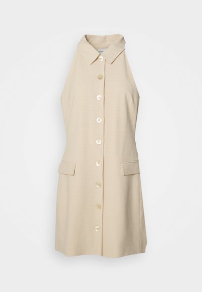 Beige ärmelloses Kleid mit Kragen, Vorderknöpfen, zwei Seitentaschen und geradem Schnitt. Aus strukturiertem Stoff gefertigt.