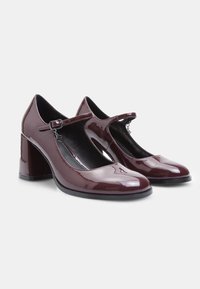 Bata Avokkaat - bordeaux