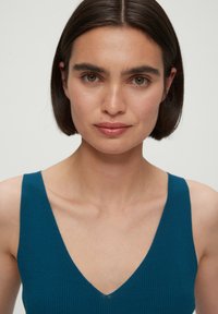 s.Oliver BLACK LABEL Top - petrol