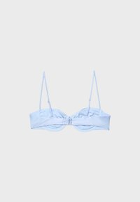 Reggiseno azzurro chiaro con ferretto, spalline sottili regolabili e chiusura frontale a gancio, mostrato su uno sfondo grigio uniforme.