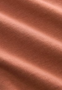 Next SET - Nattplagg set - rust brown stripe