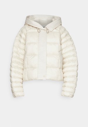 Lühendatud off-white tooni sulejope tikandilise tekstuuri ja kapuutsiga. Varustatud trukiga kinnituse ja kahe esipööratlusega. Sile, läikiv kangas.