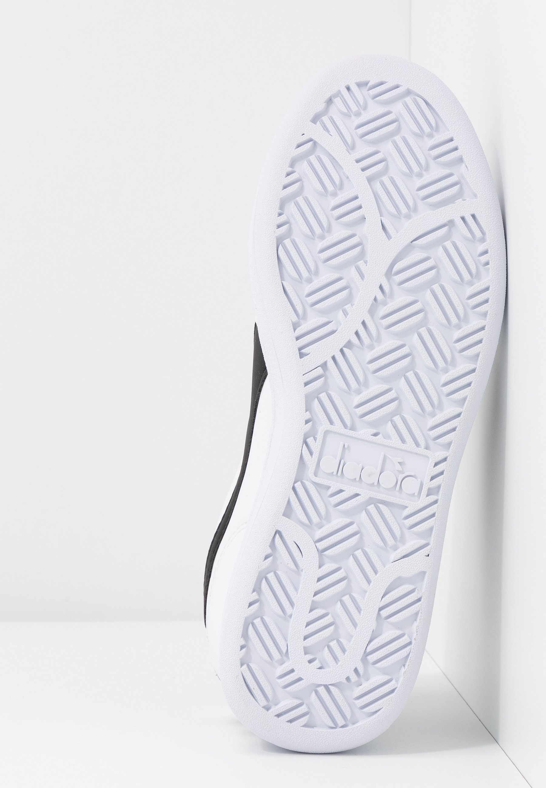 Diadora PLAYGROUND Joggesko whiteblack Zalando.no Diadora PLAYGROUND Treningssko blue corsair Zalando.no