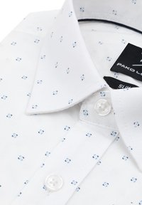 Biała koszula z małym niebieskim kwiatowym wzorem. Slim fit, z kołnierzykiem na guziki i białymi guzikami. Miękki materiał o gładkiej fakturze.