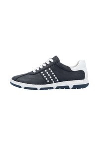 Baskets en cuir marine avec accents blancs, tige texturée et design à lacets. Présente un détail de rayures latérales et une semelle en caoutchouc pour une meilleure adhérence.