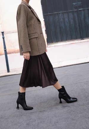 A-Linien-Rock - brown