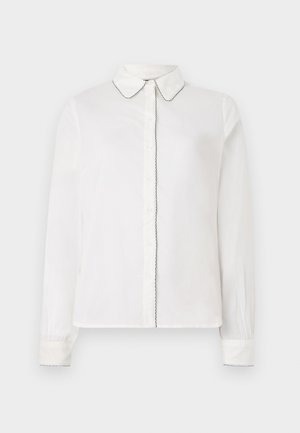 Chemise blanche à manches longues avec un col pointu et une garniture contrastante le long des bords, boutonnée sur le devant. Design simple et élégant.