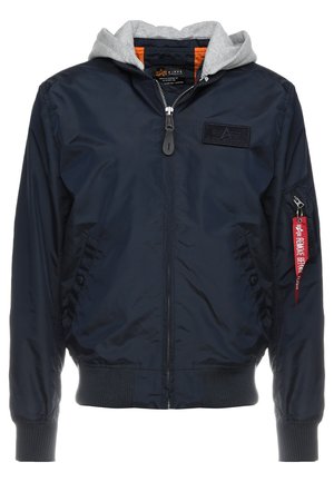 Laivaston pommittaj jacketki harmaalla hupulla, vetskari sulkimella, ribbikurtseilla ja rintapatchilla. Varustettu vetoketjullisella taskulla, jossa on punainen tunnus.